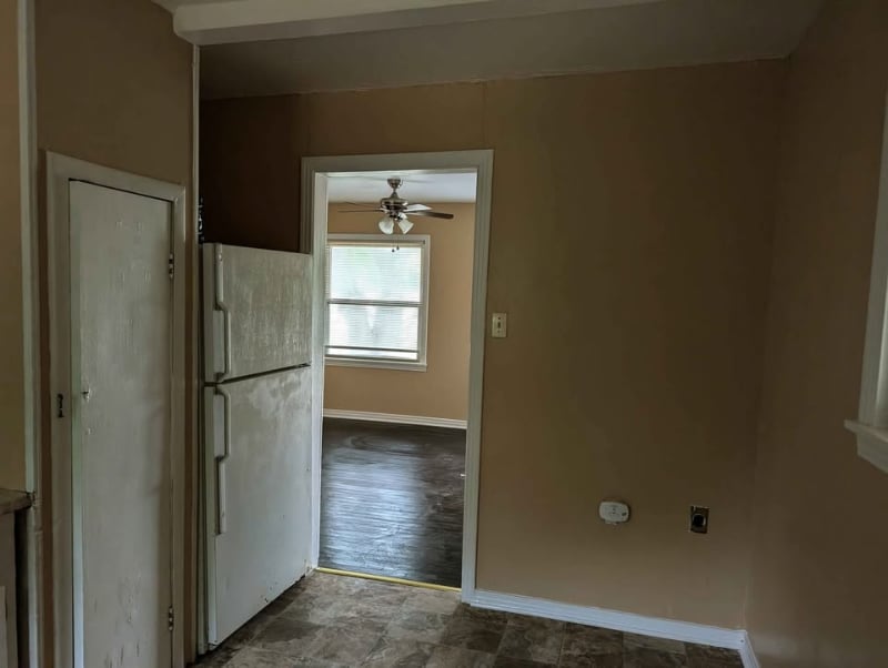 Building Photo - 717 Mickan St