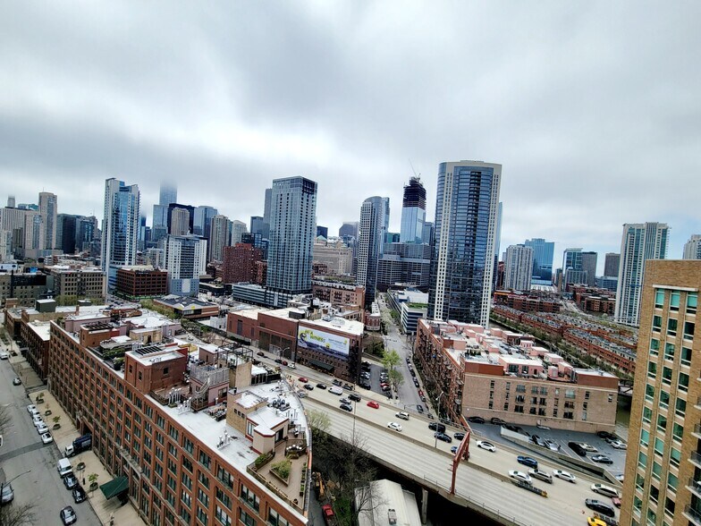 Building Photo - 645 N Kingsbury St