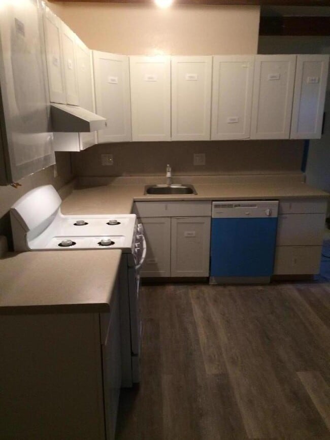 Building Photo - 160 Clarendon Rd