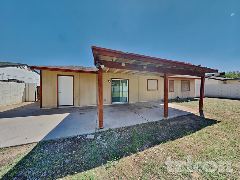 Building Photo - 18416 N 55th Dr