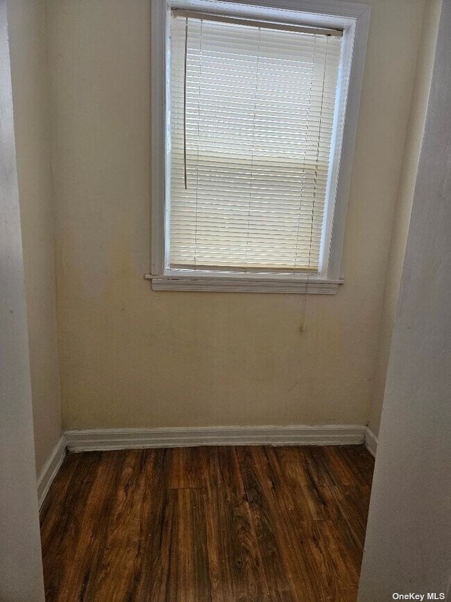 Building Photo - 560 E Broadway