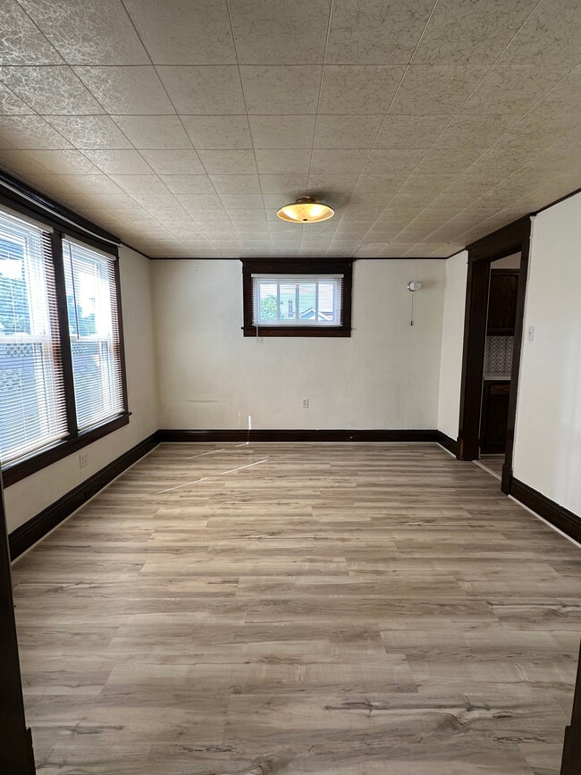 Building Photo - 748 Orchard Ave