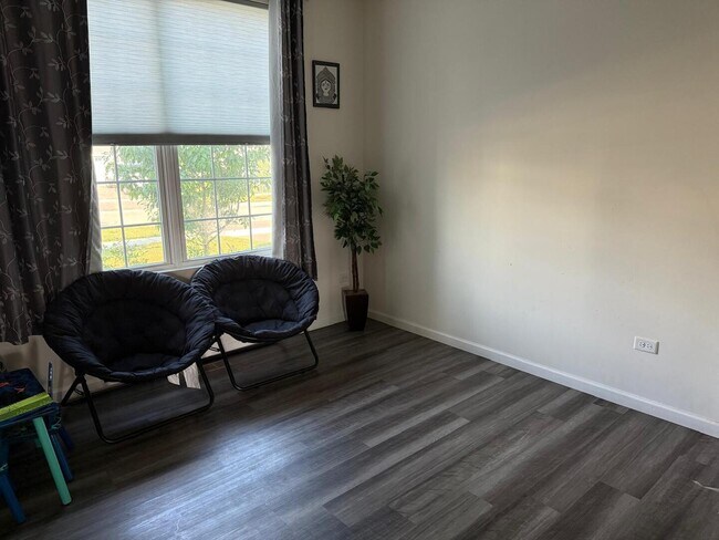 Building Photo - 3120 Semple Wy