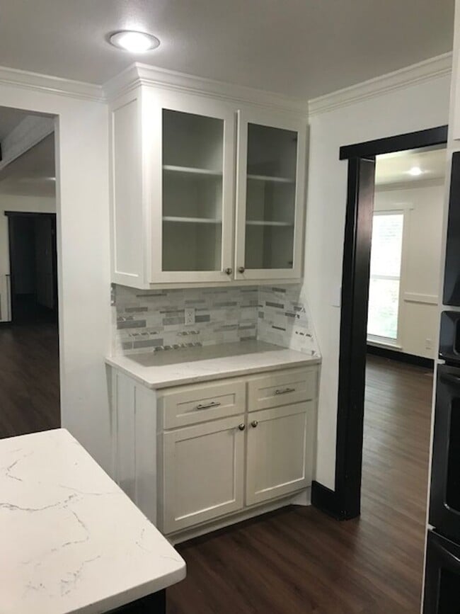 Building Photo - Breckenridge House