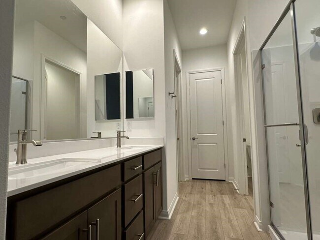 Building Photo - 11920 Shadeland Dr