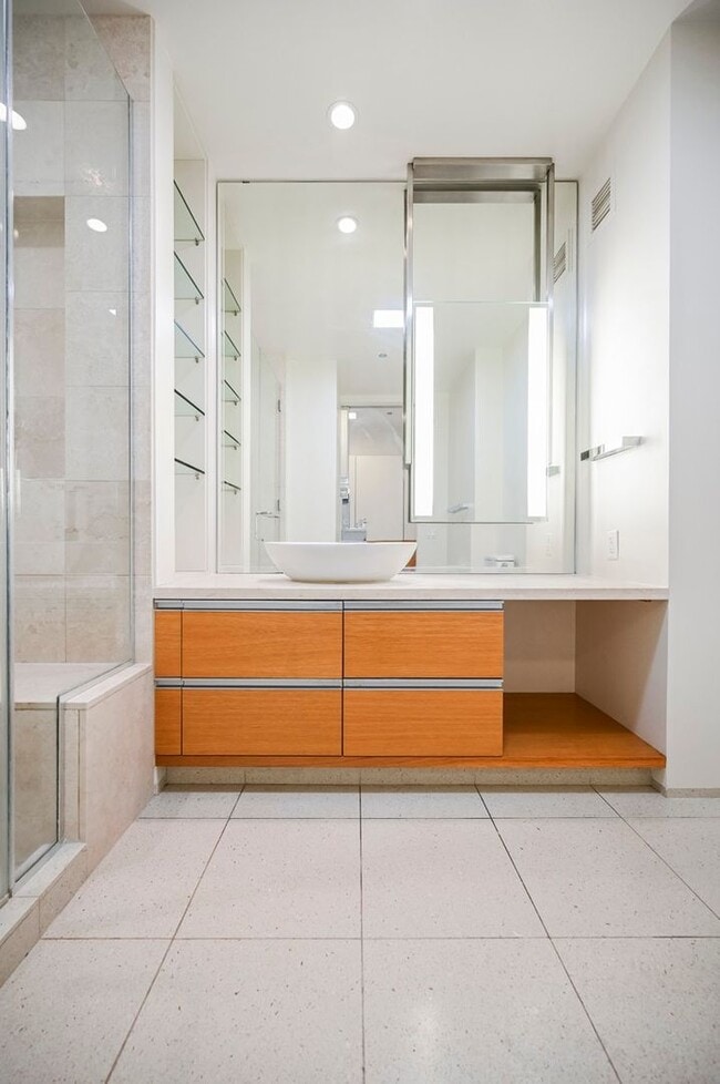 Building Photo - Studio with incredible views of the Strip!