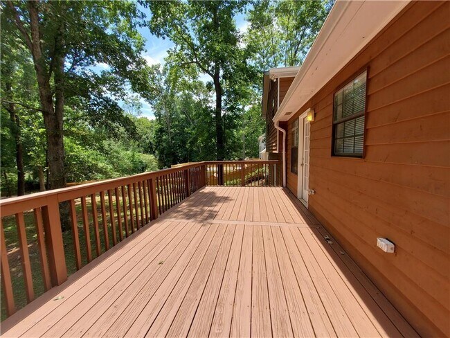 Building Photo - 394 Russell Ridge Dr