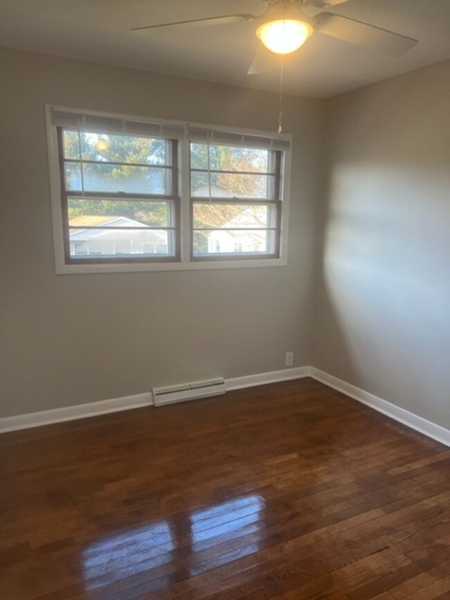 Building Photo - Recently Renovated Single Family