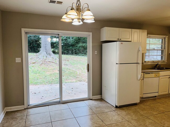 Building Photo - 943 Parkstone Dr