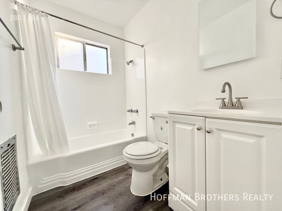 Building Photo - 1819 S Oxford Ave