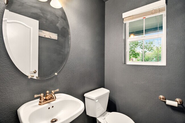 Building Photo - *Charming Gold Hill Mesa Townhome – 2 Bed ...