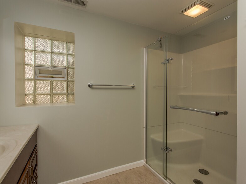 Building Photo - 1936 N Central Park Ave