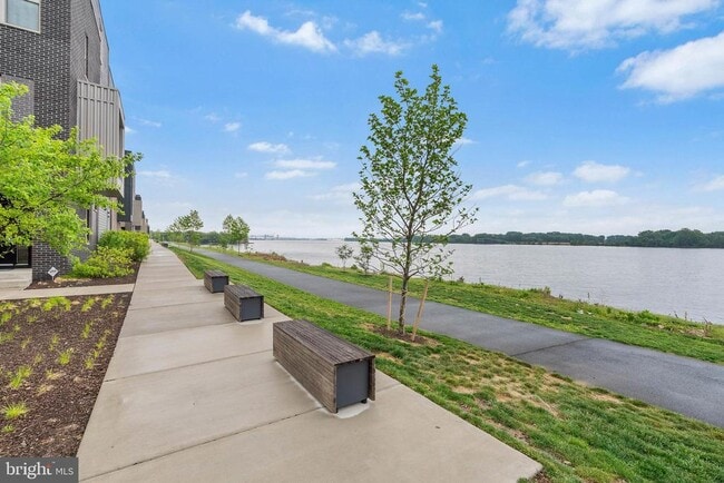 Building Photo - 3212 Evergreen Walk