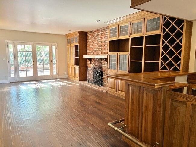 Building Photo - HUGE Encino House with Pool/Jacuzzi, 2 Car Garage and Lots of Space!