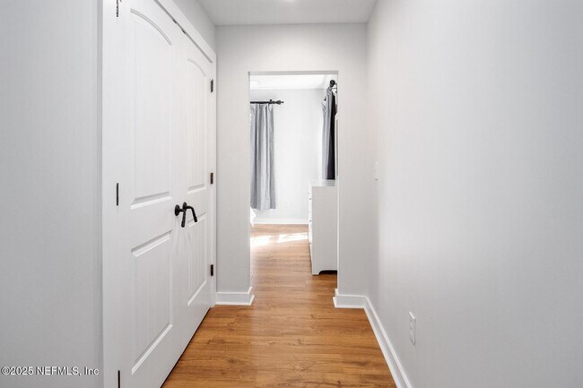 Building Photo - 945 Registry Blvd