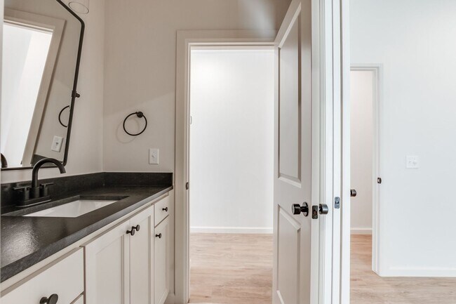 Building Photo - Urban living in Edmond