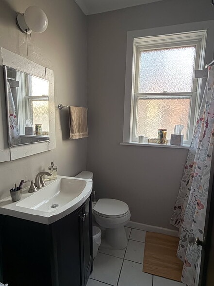 Building Photo - 2516 Bellevue Ave