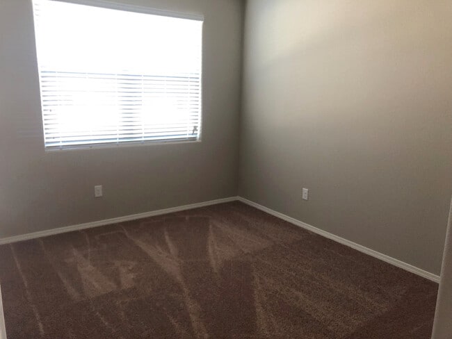 Building Photo - Spacious 4 bedroom Rio Rancho home in Enchanted Hills! Refrigerated air. Right off 550