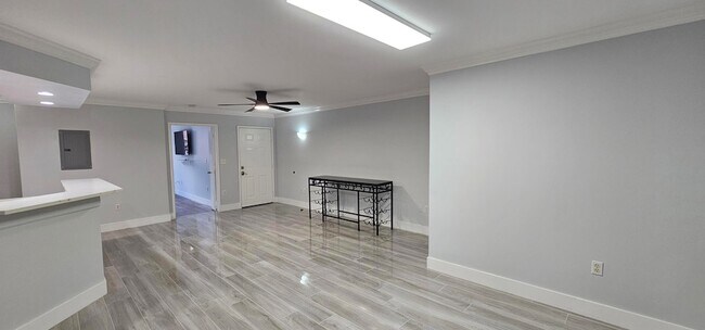 Building Photo - 400 Scotia Dr