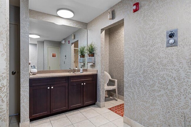 Building Photo - 510 N Ocean Blvd