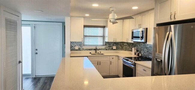 Building Photo - 299 N Riverside Dr