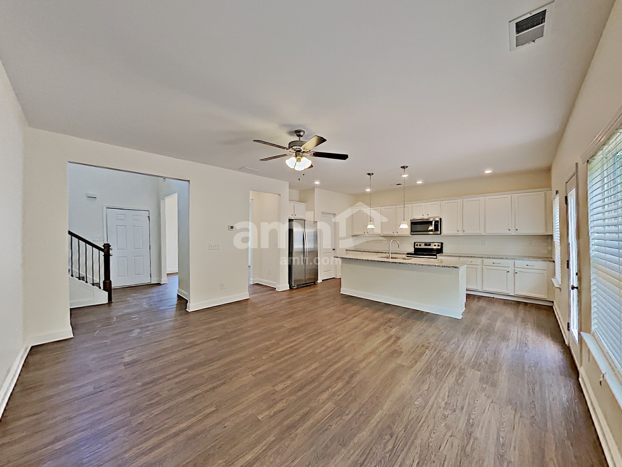 Building Photo - 704 Sierra Ct