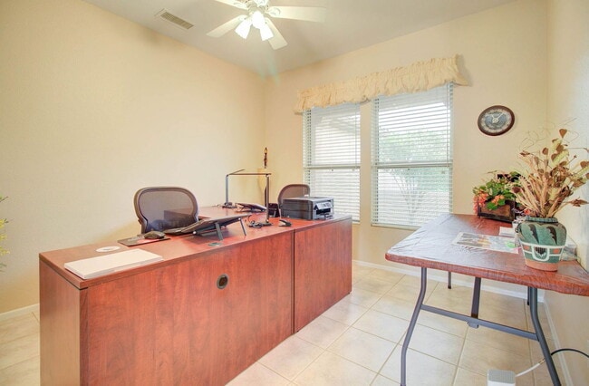 Building Photo - 15567 W Coral Pointe Dr