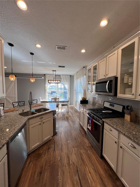 Building Photo - 221 Asterbrooke Dr