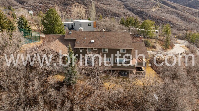 Building Photo - 105 Young Oak Rd