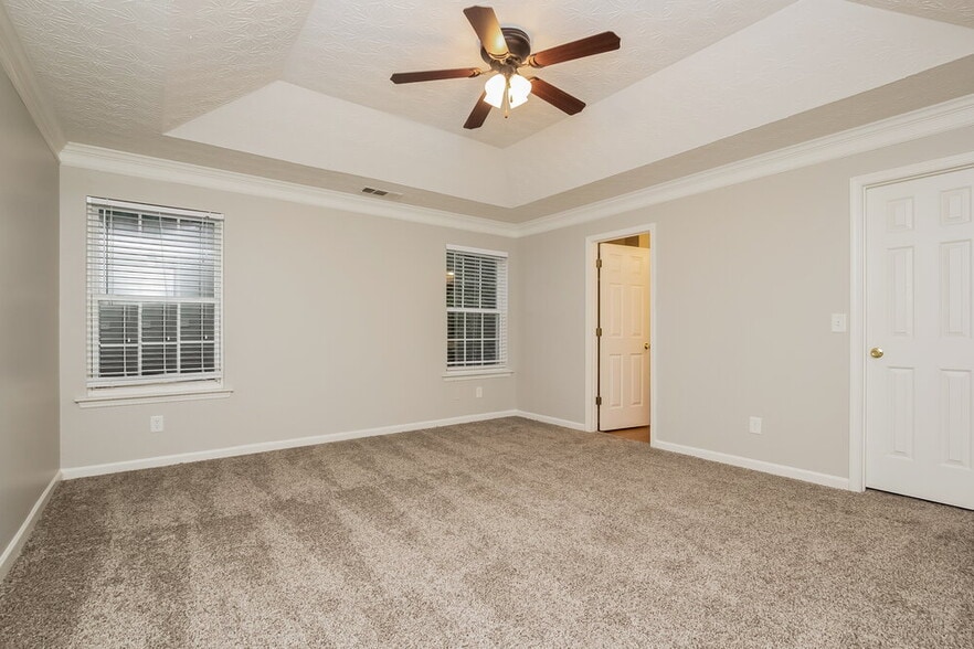 Building Photo - 340 Meadows Ln