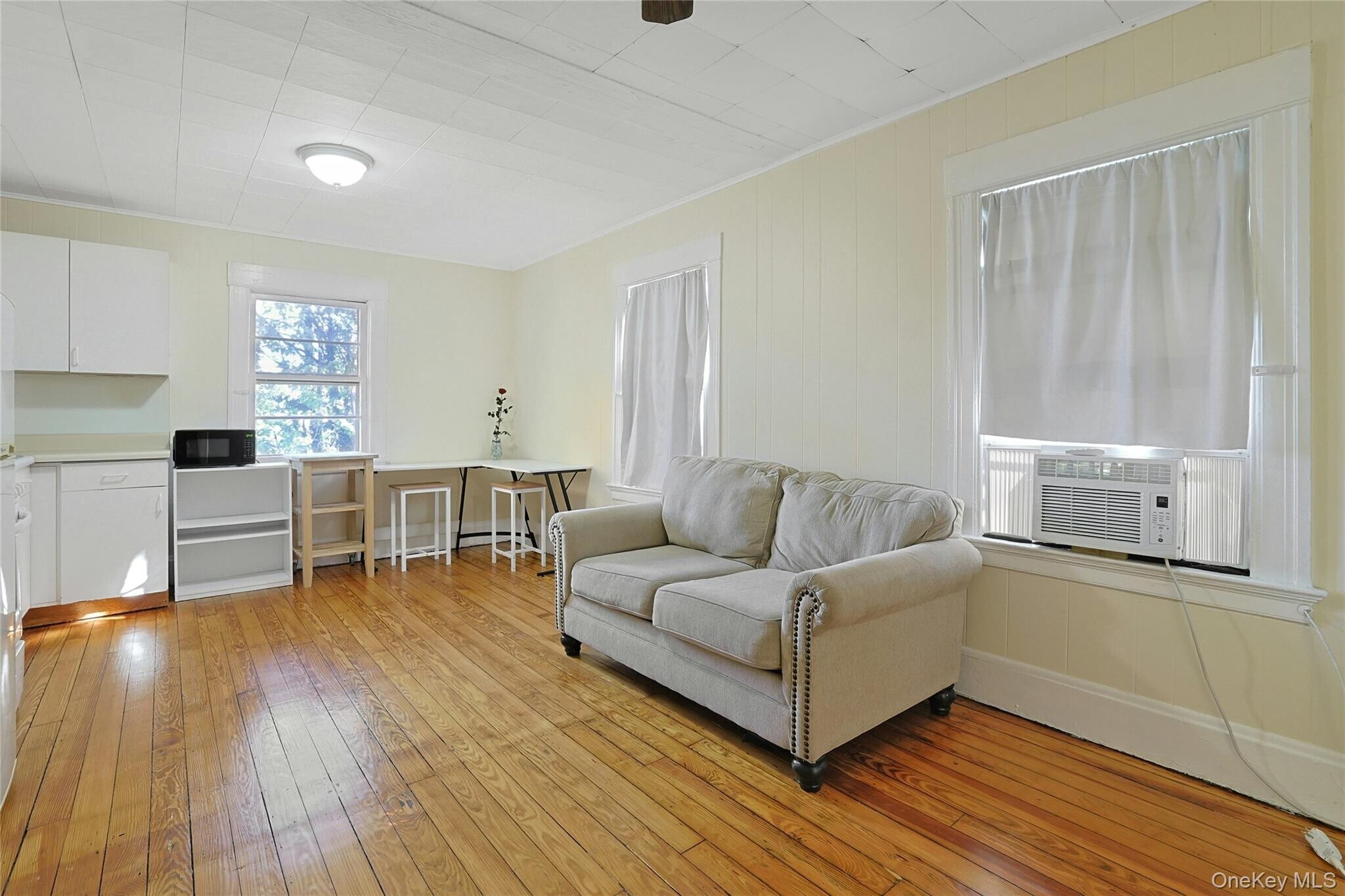 Building Photo - 105 S Broadway