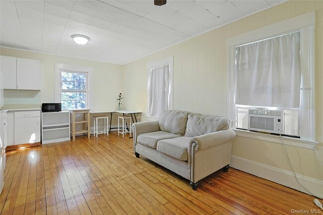 Building Photo - 105 S Broadway