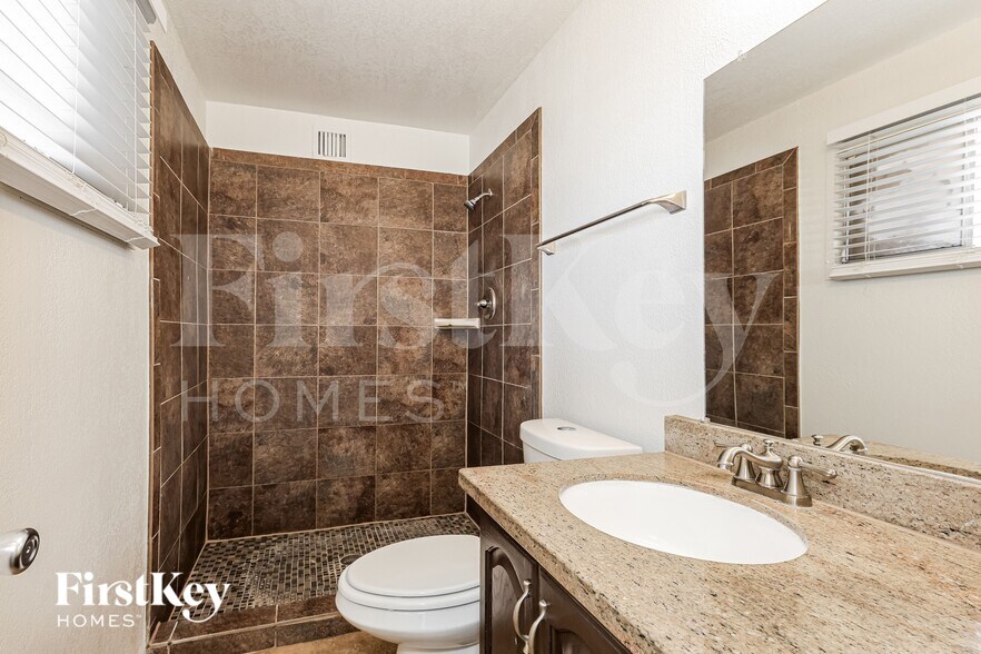 Building Photo - 4606 W Rose Ln