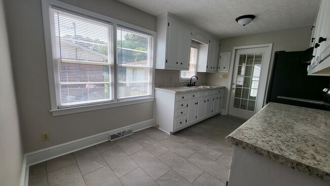 Building Photo - 3-Bedroom, 1-Bath Brick Home