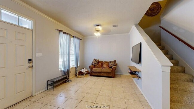 Building Photo - 332 Forest Dr Loop