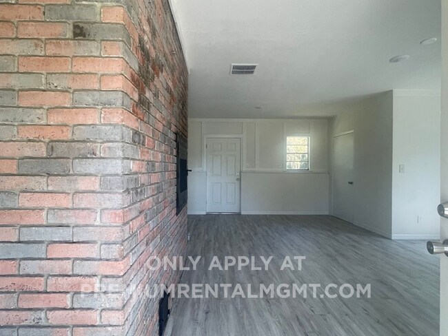 Building Photo - 703 Gotts Rd