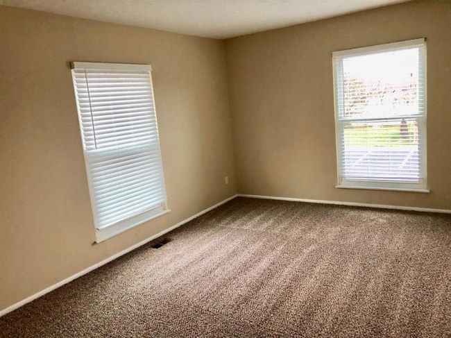 Building Photo - 16 Stardust Ct