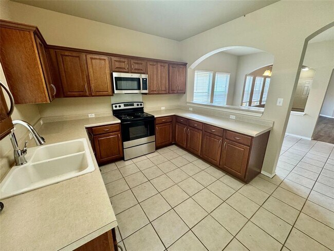 Building Photo - 2110 Charlotte Estates Dr