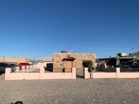 Building Photo - FULL TIME RENTAL 2 Bedroom, 1 Bath in Park...