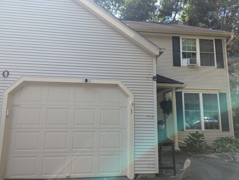 Building Photo - 190 Deer Ln