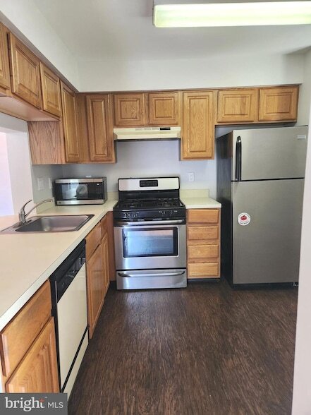 Building Photo - 4003A Saxony Dr