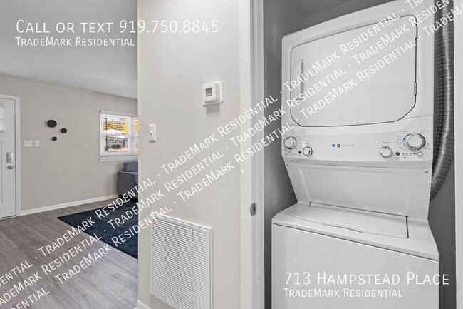 Building Photo - 713 Hampstead Pl