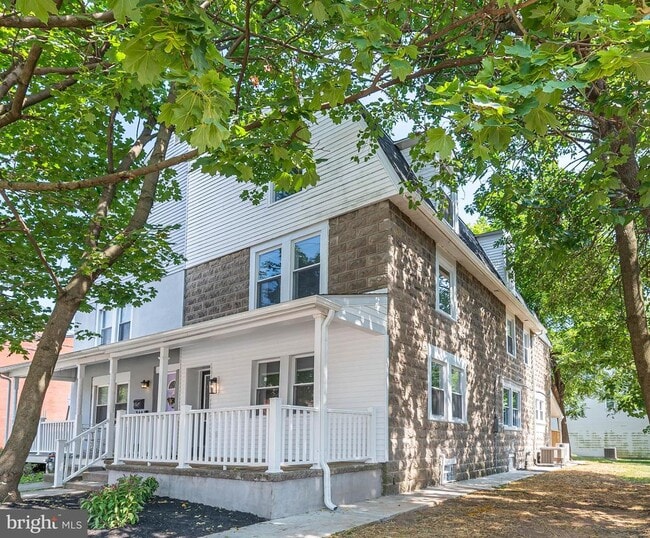 Building Photo - 342 E Barnard St