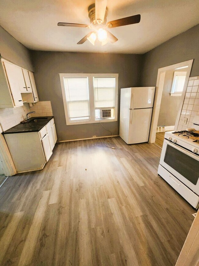 Building Photo - 3452 W 91st St