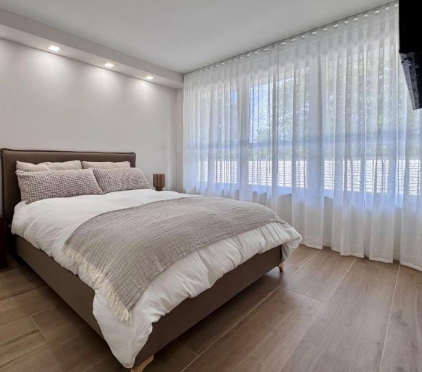 Building Photo - 10230 Collins Ave