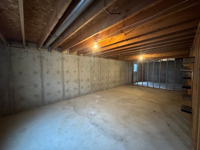 Building Photo - 6920 N Old Fort Dr