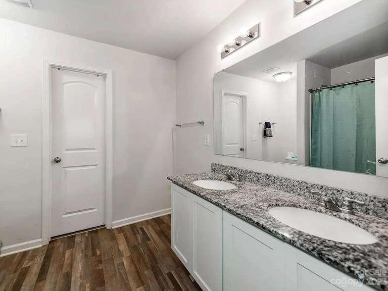 Building Photo - 1016 Amberlight Circle