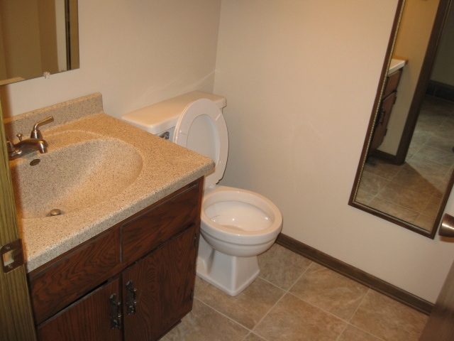 Half Bath - 3914-3916 Sturgis Dr
