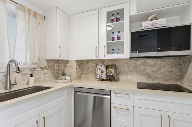 Building Photo - 1345 Lincoln Rd