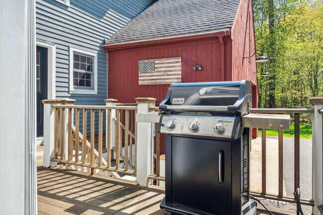 Building Photo - 550 Long John Rd